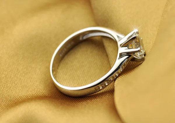 Amara Classic Sparkle Ring